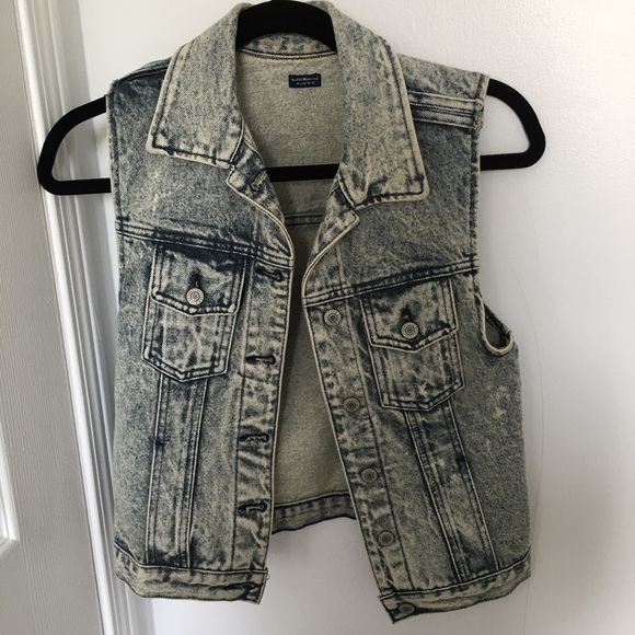 Brandy Melville Denim Vest - Picture 3 of 4